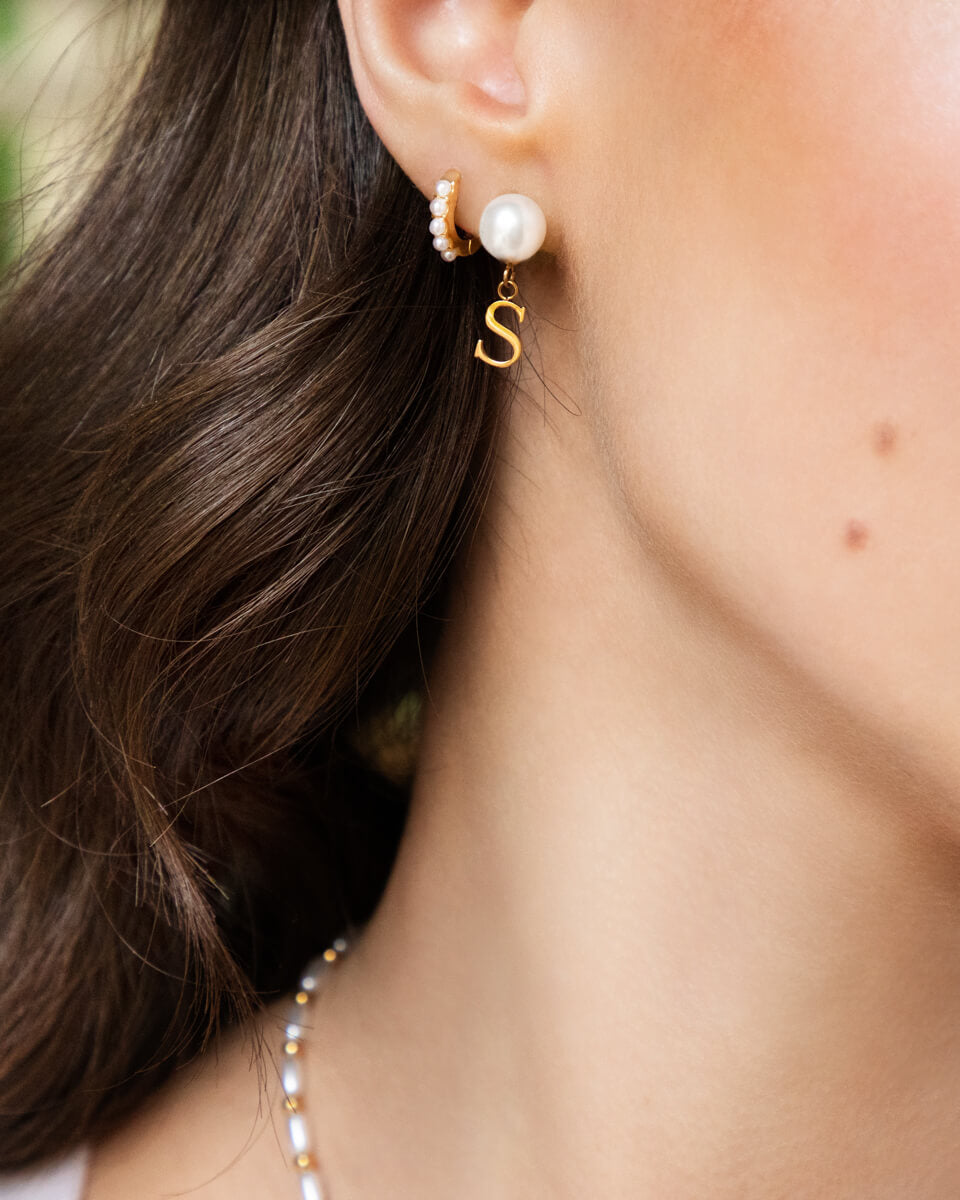 送税込【Abbott Lyon】Pearl Droplet Mini Hoop Earrings☆Gold Organic Pearl Drop Huggie Earrings (Gold)