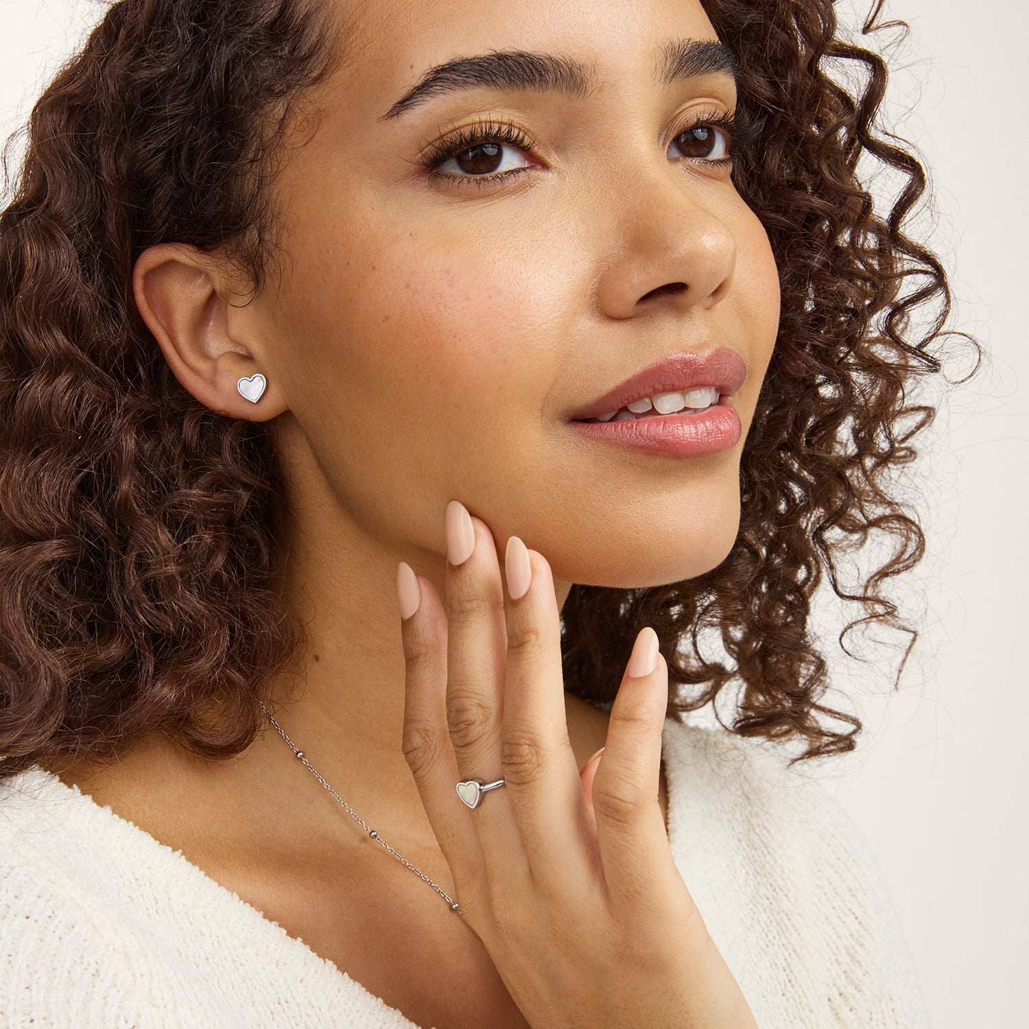 Pearl heart 2025 stud earrings