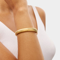 Entwine Bangle (Gold)