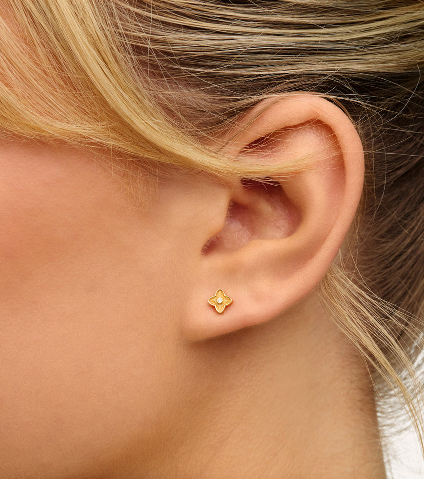 Fine Flower Stud Earrings (Gold)