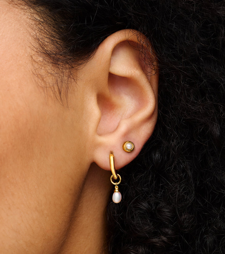 Fine Organic Pearl Huggie Earring (Gold)