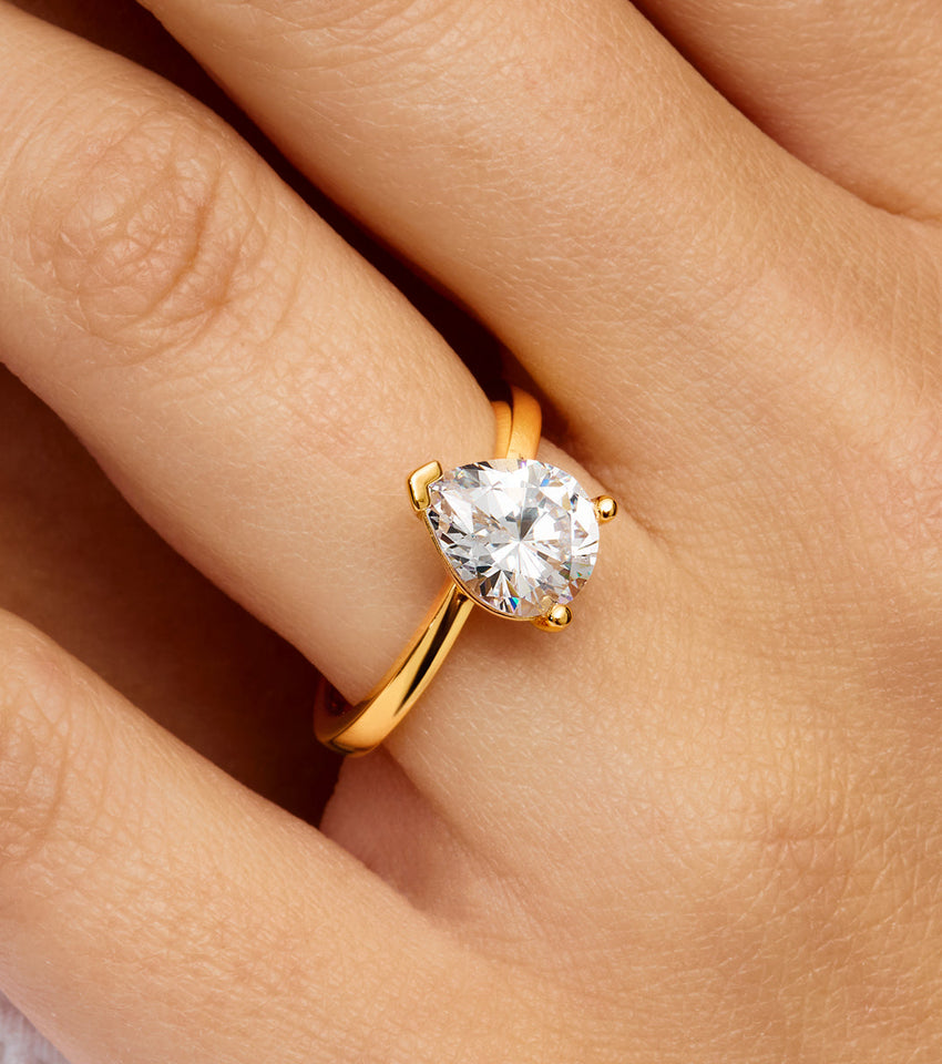 Pear Cut Solitaire Ring 2ct (Gold)
