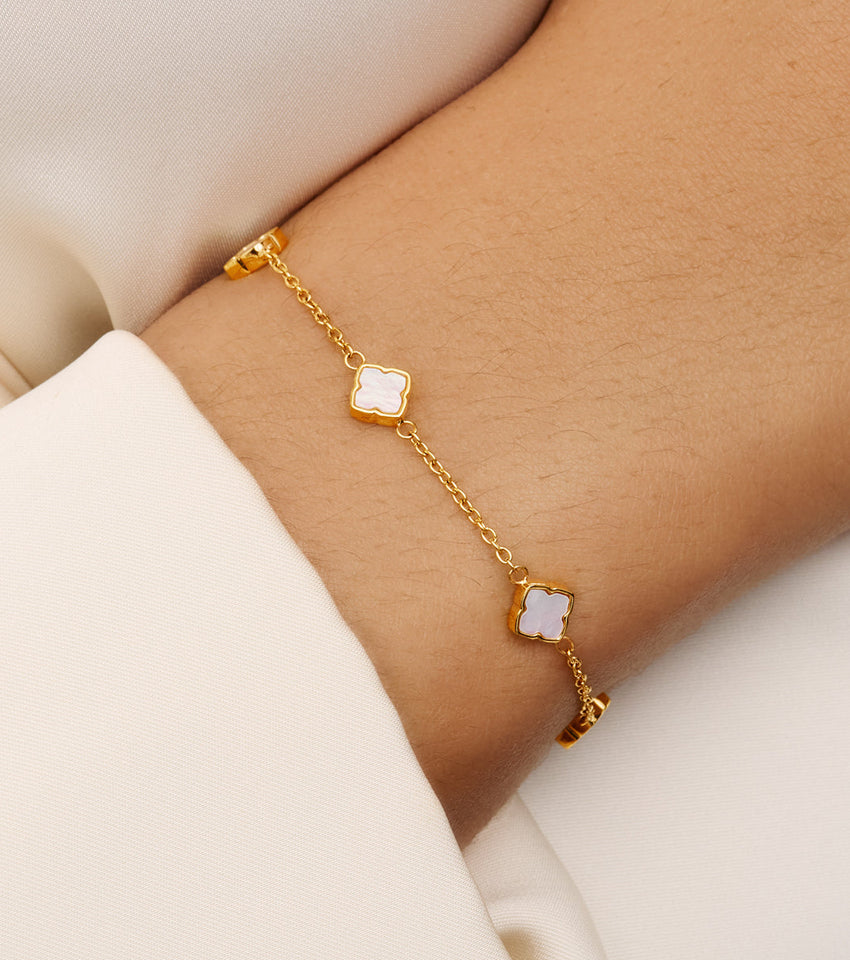 Mini Multi Pearl Clover Bracelet (Gold)