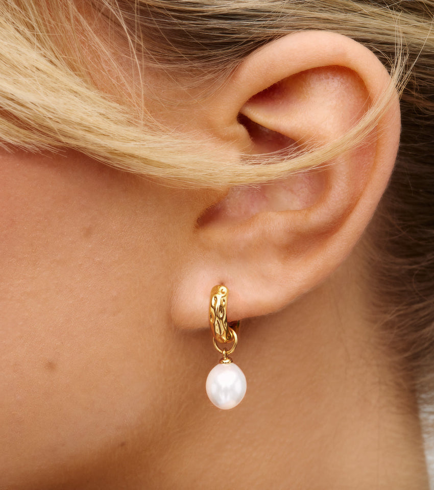 Pearl Drop Huggie Earring Bridesmaid Gift Set (Gold)