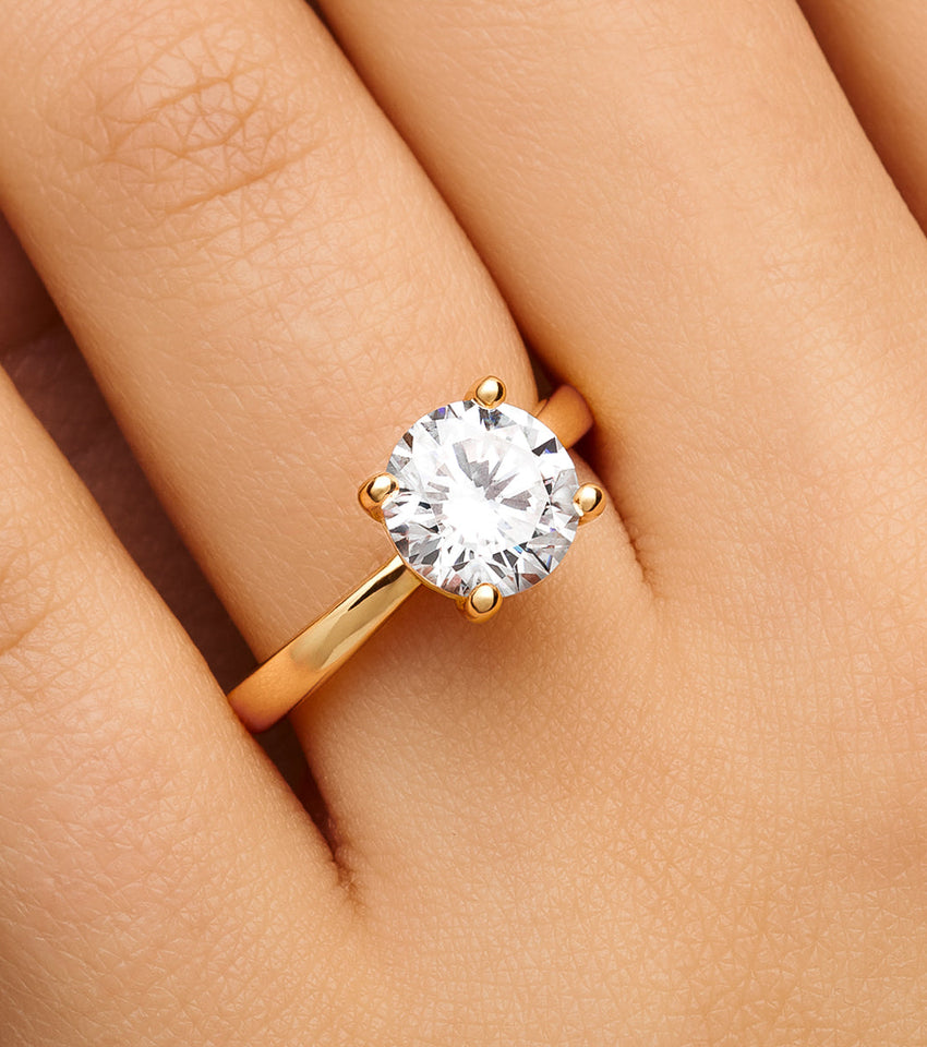 Round Cut Solitaire Ring (Gold)
