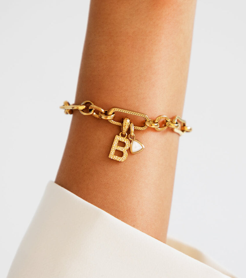 Hammered Initial Figaro Chain Bracelet (Gold)