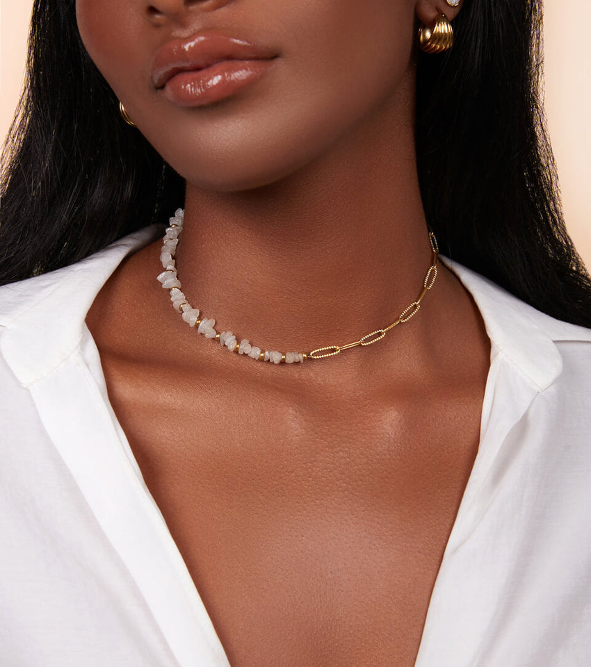 Paperclip Chain White Beaded Necklace (Gold)