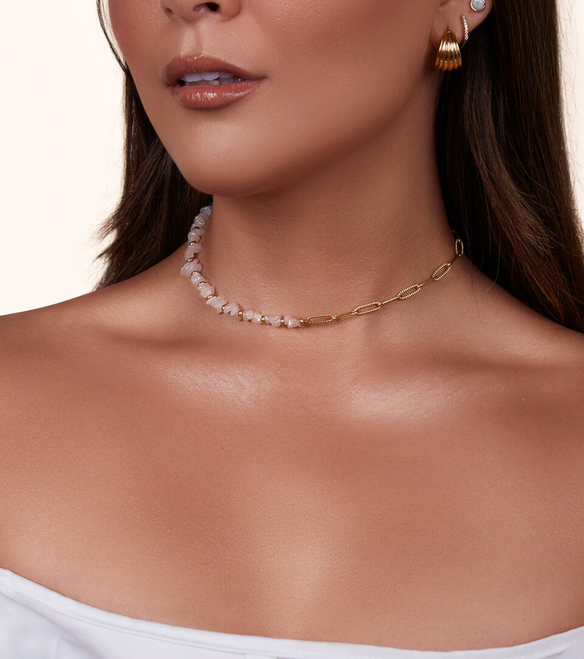 Paperclip Chain White Beaded Necklace (Gold)