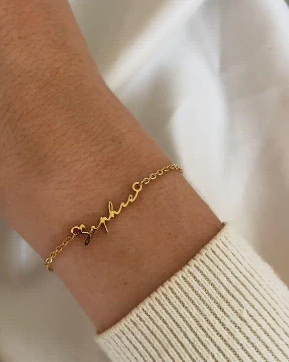 Signature Minima Bee Gold Toggle Bracelet