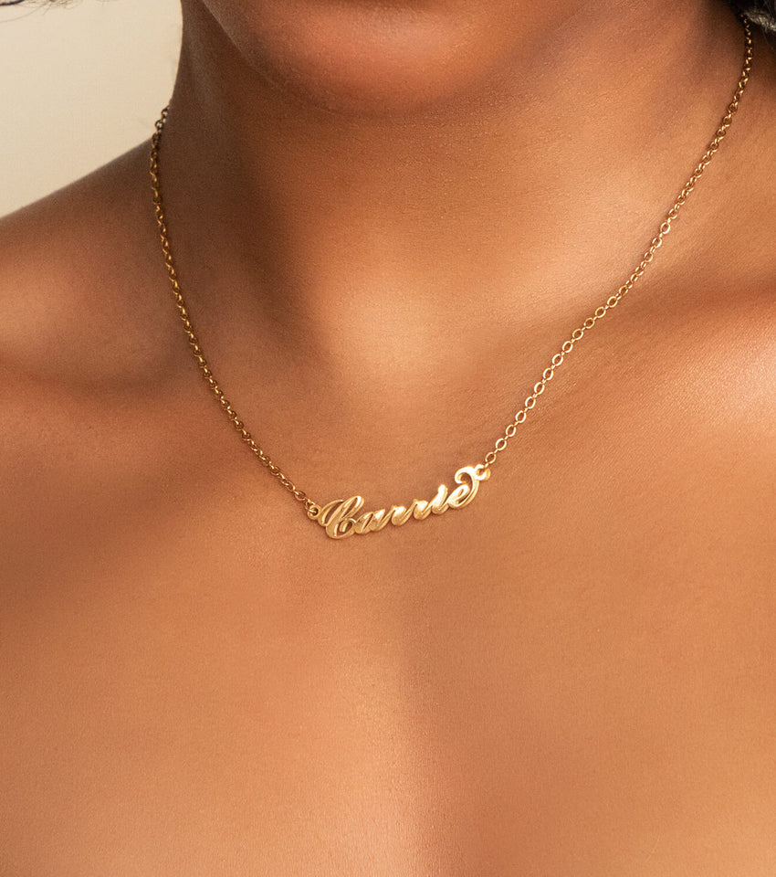 Small Gold Nameplate Necklace - Carrie Style – Initial Obsession